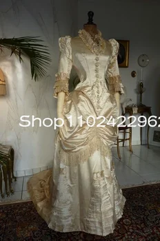 Сватбена рокля с цвят на слонова кост цвят шампанско от сатен с къдри в стил на историческото дружество и влак Викториански сватбени рокли